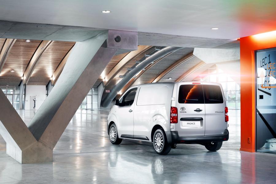  Toyota ProAce Van Compact 2016 года  (фото 18 из 35)